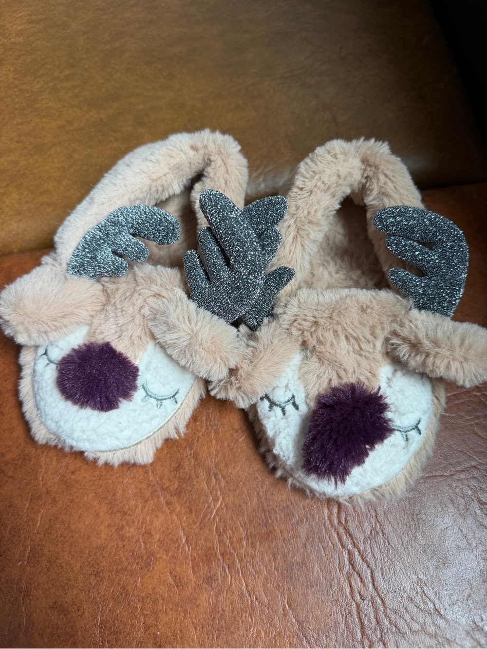 Kensie Girl Beige Plush Reindeer cozy slippers size 9-10